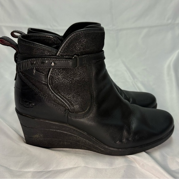 Ugg Emalie Black Leather Wedge Women’s 8 Waterproof Winter Ready Side Zip Wool - Picture 1 of 11